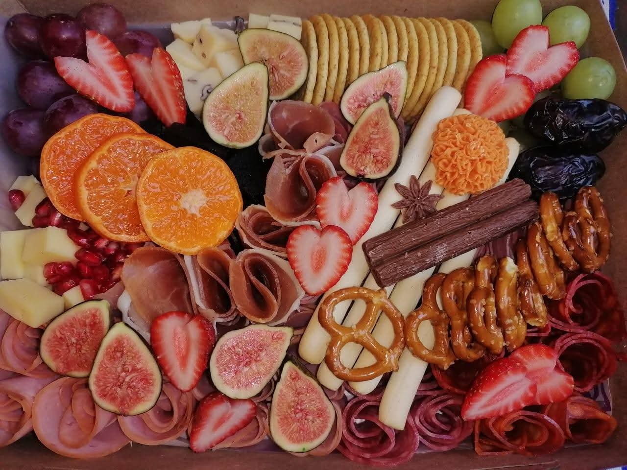 Caja de charcutería Misart Cocina grande, muy completa, vista desde arriba