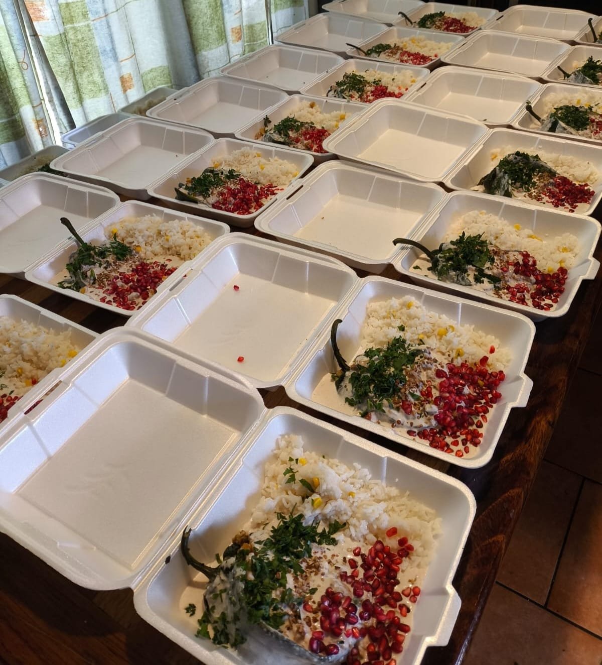 Chiles en nogada Misart Cocina preparados para pedido grande de temporada