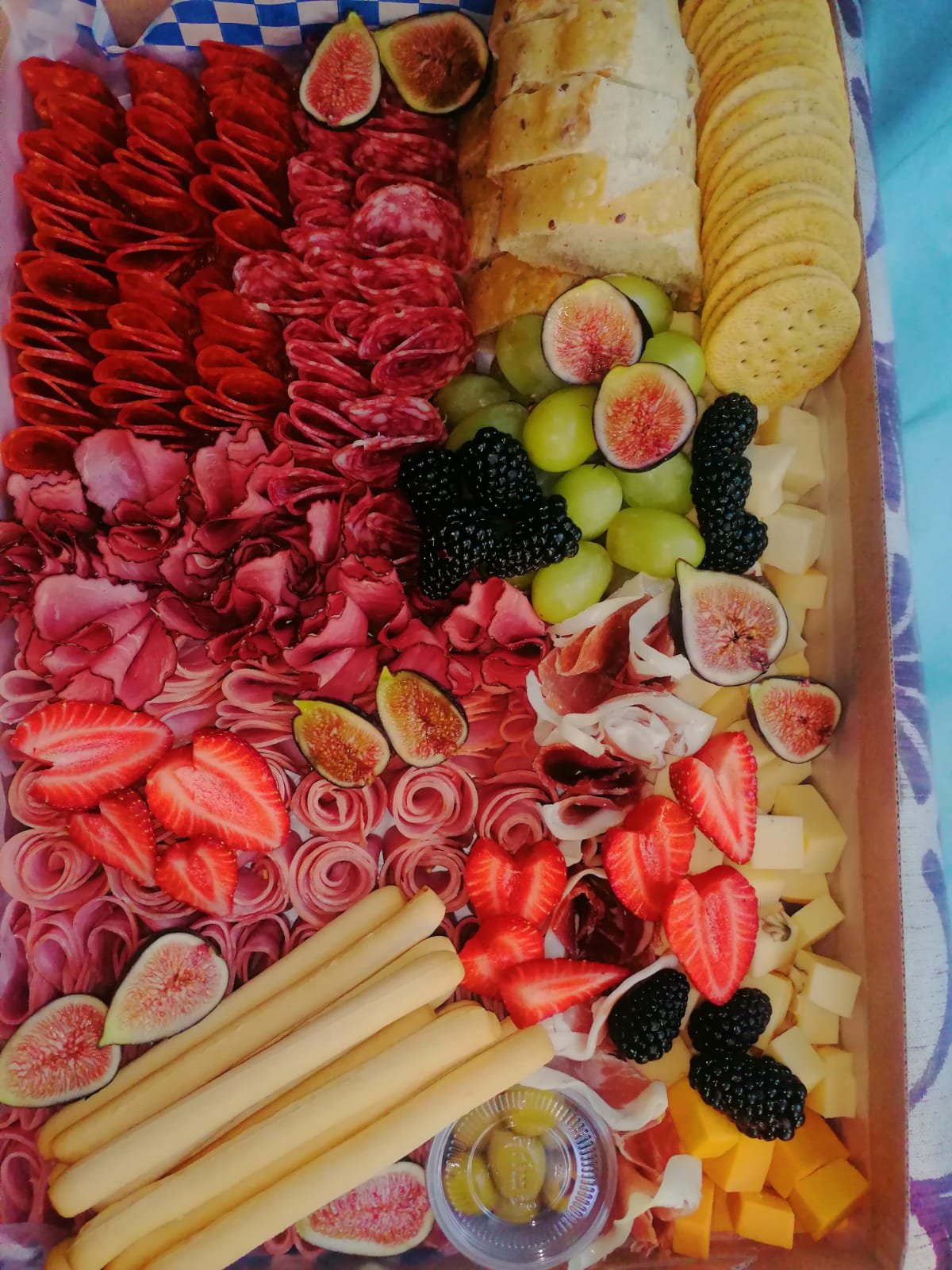 Detalle de charola de charcutería artesanal Misart Cocina